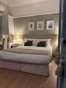A bed or beds in a room at Aduepassi apartments