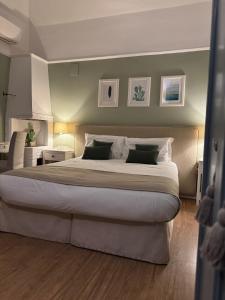 A bed or beds in a room at Aduepassi apartments
