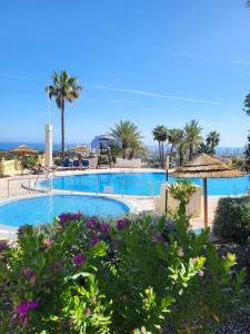 Πισίνα στο ή κοντά στο Casa Sunrise - Deluxe house with rooftop, 5 pools and panoramic sea views, Calpe