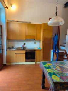 A kitchen or kitchenette at Camere Toni