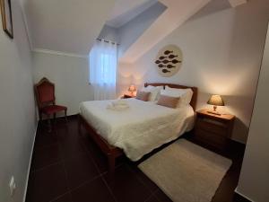 En eller flere senge i et værelse på Guesthouse Veríssimo