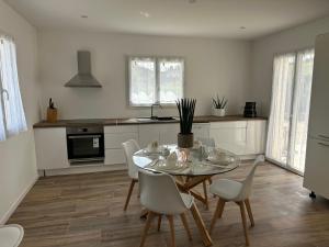 a kitchen with a dining room table and chairs at La Maison Belle Étoile in Limoux