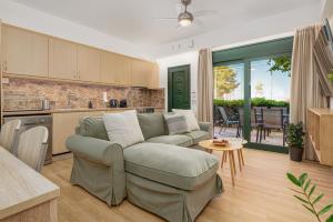 Гостиная зона в Gaia Flat - Agkali - Ayia Anna Beach