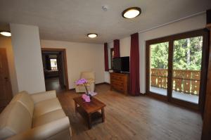 TV o dispositivi per l'intrattenimento presso Limone Palace Aparthotel