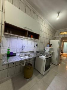 Η κουζίνα ή μικρή κουζίνα στο Sobrado aconchegante