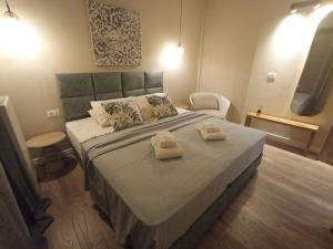 a bedroom with a bed with two towels on it at Obassys View in Faraklata