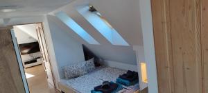 Łóżko lub łóżka w pokoju w obiekcie Sofias Apartment