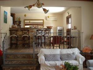 Una cocina o cocineta en Trikeri Mylos