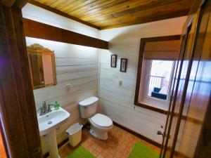 Koupelna v ubytování Private Hilltop Home Located Overlooking Roatans Beautiful Turquoise Reef,