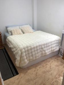 a bed with white sheets and pillows on it at Habitación Privada en Piso Compartido - NR 2 in Torrevieja