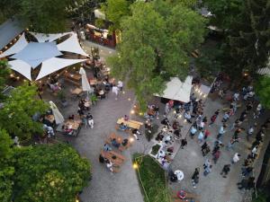 an overhead view of a crowd of people sitting at tables at Bodorka - Csak a Tiéd! in Balatonakarattya