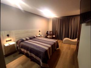 A bed or beds in a room at Motel Latino