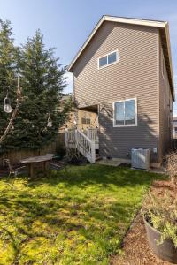 Κήπος έξω από το Stay Portland - The Garfield Getaway House- Luxury New Build