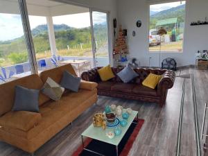 Afbeelding uit fotogalerij van Canario Acogedora Cabaña con Jacuzzi in Acacías