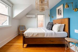 Ένα ή περισσότερα κρεβάτια σε δωμάτιο στο Stay Portland - Elegant World's Fair 4BR Home 97 WalkScore +35 φωτογραφίες