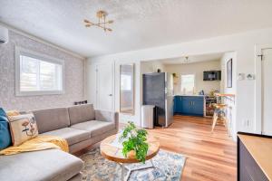 a living room with a couch and a table at Stay Portland - Brooklyn 1 Bedroom Stylish Suite in Portland