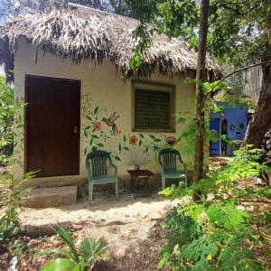 Aed väljaspool majutusasutust Mayan Bungalow Near Chichén