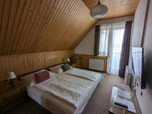 Posteľ alebo postele v izbe v ubytovaní Gründner Vendégház