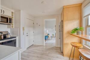 Η κουζίνα ή μικρή κουζίνα στο Stay Portland - Mt Tabor Retreat - Local Eateries - Shops - Bars