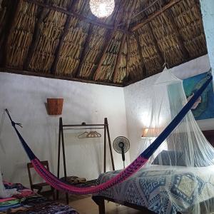 Voodi või voodid majutusasutuse Mayan Bungalow Near Chichén toas