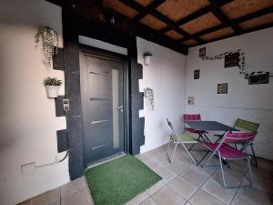 a room with a table and chairs and a door at Maison cosy au calme avec jardin clos sans vis a vis, proche de vichy, clermont-ferrand, riom, in Saint-André-le-Coq +15 photos