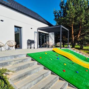 Πισίνα στο ή κοντά στο Strefa Natur dom z jacuzzi na wyłączność