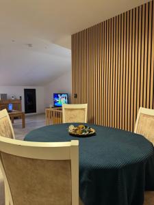 TV a/nebo společenská místnost v ubytování Luxury house Andrijana + 37 fotografií