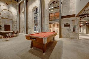 Φωτογραφία από το άλμπουμ του Stunning 1BD near Historic Pabst Brewery - Fiserv σε Μιλγουόκι