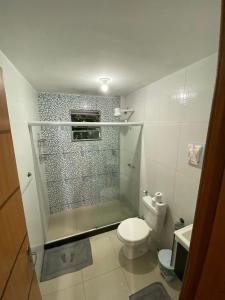 Ένα μπάνιο στο Suites Quebra Mar
