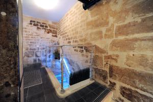 Ένα μπάνιο στο Unique loft apartment in Le Marais +34 φωτογραφίες