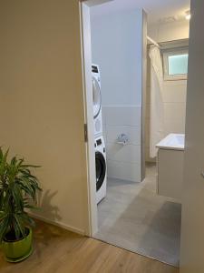 Koupelna v ubytování Privates Gästezimmer mit eigenem Bad & Küche im UG