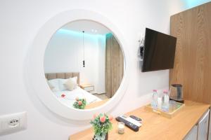 TV a/nebo společenská místnost v ubytování Klea Rooms