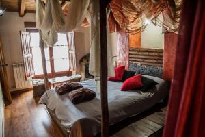 A bed or beds in a room at Orgullo Rural