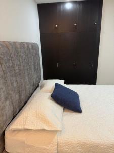 Katil atau katil-katil dalam bilik di Moderno Apartamento Central