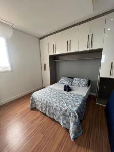 Katil atau katil-katil dalam bilik di Vista Mar, 1 Dorm, Sacada com Jacuzzi , wi fi ,garagem, 5 hospedes, enfrente ao Mar