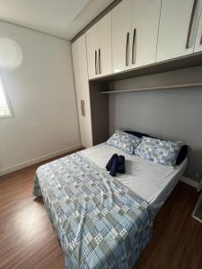 Katil atau katil-katil dalam bilik di Vista Mar, 1 Dorm, Sacada com Jacuzzi , wi fi ,garagem, 5 hospedes, enfrente ao Mar