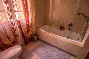 Koupelna v ubytování B&B I Narcisi + 17 fotografií