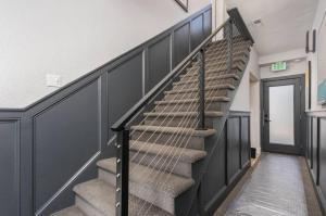 Gambar di galeri bagi 2-Bed Modern Apt in the heart of Pueblo with work space di Pueblo