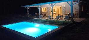 Bazén v ubytování Villa Kazadan - Piscine Privée - 5 min de la plage Cap Macré nebo v jeho okolí
