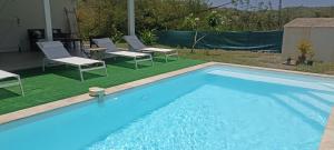 Bazén v ubytování Villa Kazadan - Piscine Privée - 5 min de la plage Cap Macré nebo v jeho okolí