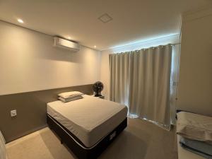 a small bedroom with a bed and a window at Casa Top in Porto Seguro +17 photos