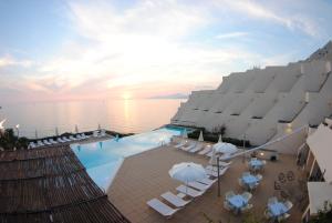 Bazén v ubytování Grand Hotel San Pietro nebo v jeho okolí