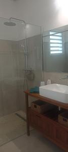 Koupelna v ubytování Villa Kazadan - Piscine Privée - 5 min de la plage Cap Macré