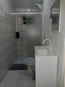 a small bathroom with a sink and a toilet at Pousada Flay 7 minutos Próximo do Aeroporto de Florianópolis in Florianópolis +59 photos