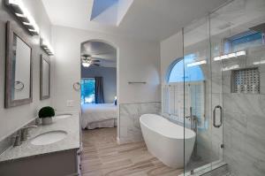 Koupelna v ubytování Arrowhead Haven