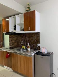 Η κουζίνα ή μικρή κουζίνα στο Studio Cozy Staycation Horizons 101