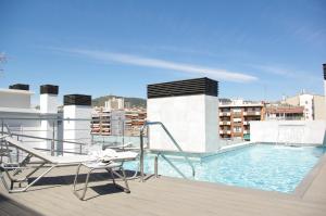 Bazén v ubytovaní 08028 Apartments alebo v jeho blízkosti