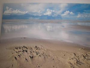 a view of the sand and water on the beach at Liefke in Haus Seehund in Wittdün