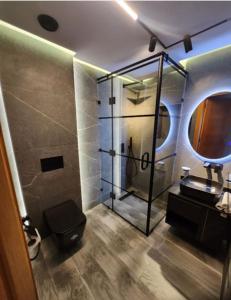 a bathroom with a shower and a sink at Appartement luxe marchica med atalayoun in Nador