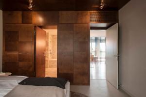 Voodi või voodid majutusasutuse EMA House Hotel Suites toas